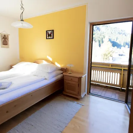 לינה וארוחת בוקר Paula's 3*